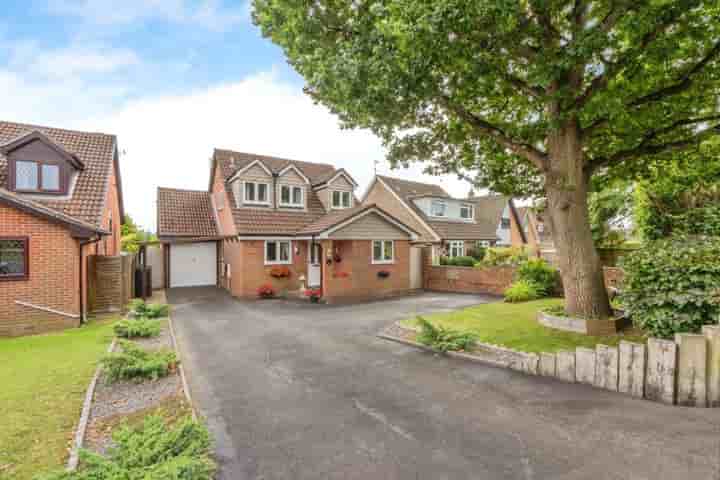 House for sale in Oaklands Grove‚  Waterlooville‚ PO8