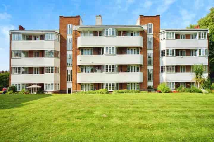 Apartment for sale in Aylmer Road‚  London‚ N2