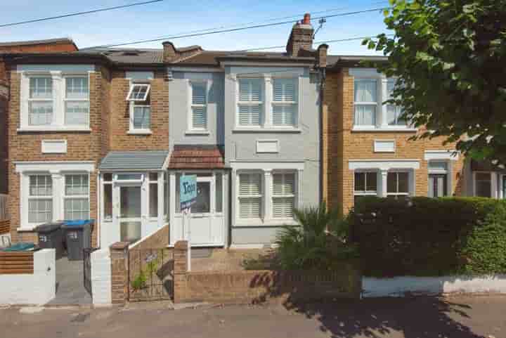 Casa para venda em Vernon Avenue‚  London‚ SW20