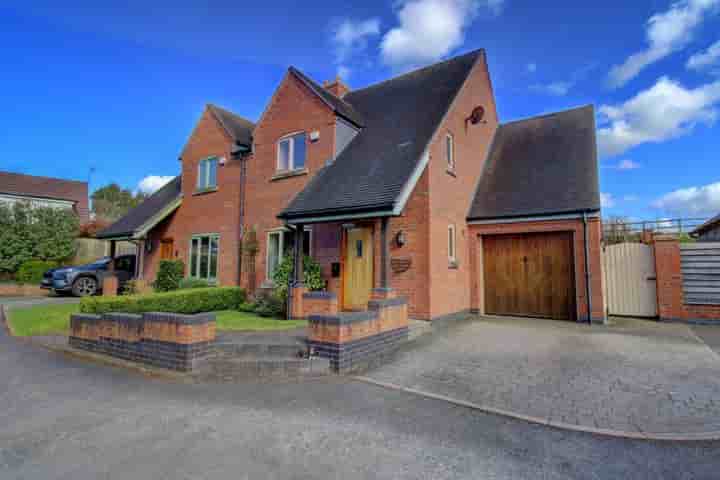 Casa para venda em Littlehay Manor‚  Rugeley‚ WS15