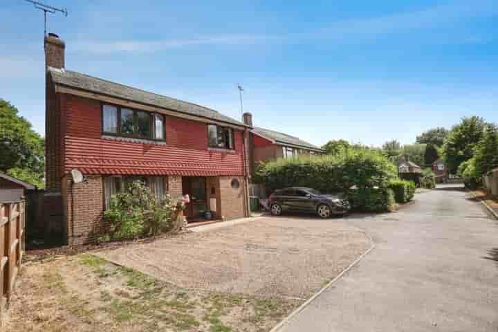 House for sale in Church Road‚  Ashford‚ TN24