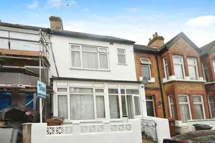 Casa en venta en Harpour Road‚  Barking‚ IG11