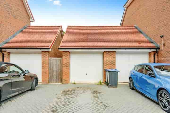 Haus zum Verkauf in Berry Close‚  Crawley‚ RH10