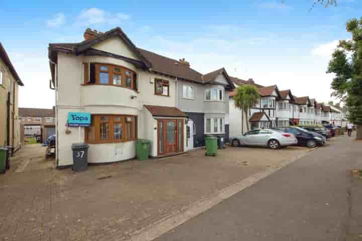 House for sale in New Road‚  London‚ E4