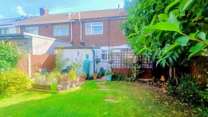 Casa para venda em Cherwell Grove‚  South Ockendon‚ RM15