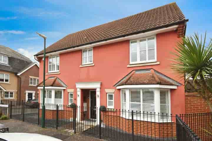 Casa para venda em Chestnut Avenue‚  Braintree‚ CM77