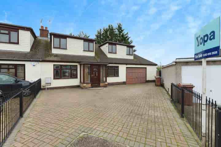 House for sale in Vincent Close‚  Stanford-le-hope‚ SS17