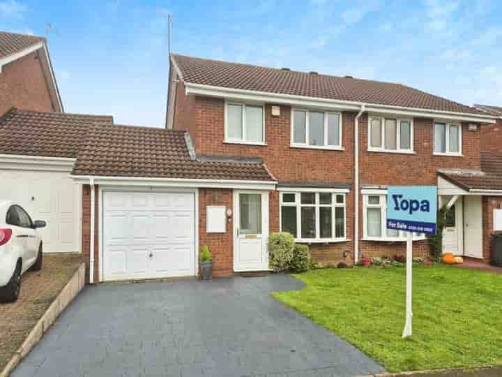 Дом для продажи в Stanmore Grove‚  Halesowen‚ B62