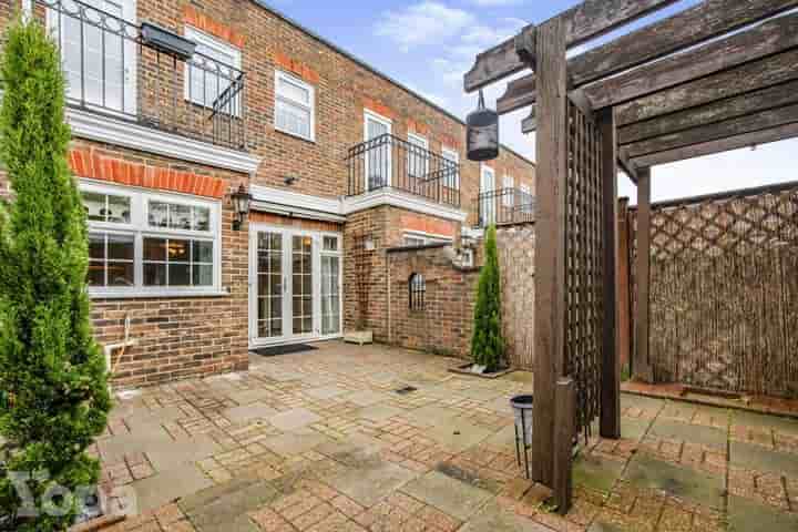 Casa para venda em Regency Way‚  Bexleyheath‚ DA6