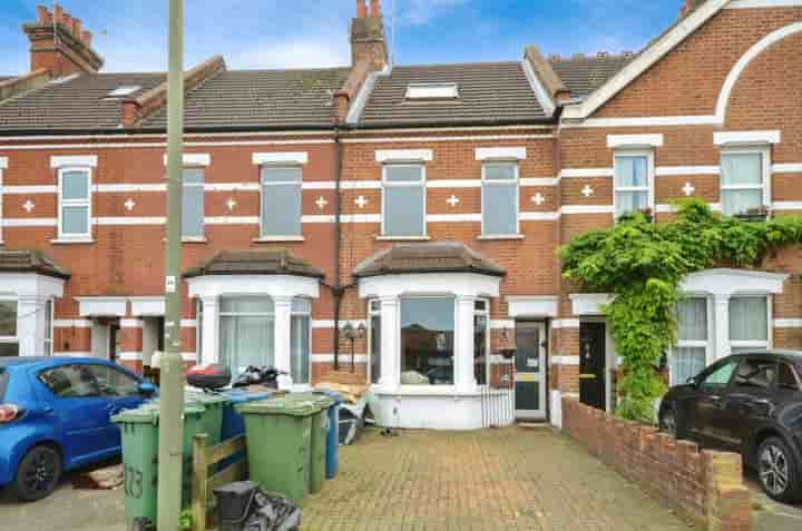 Maison à vendre à Burnt Oak Broadway‚  Edgware‚ HA8