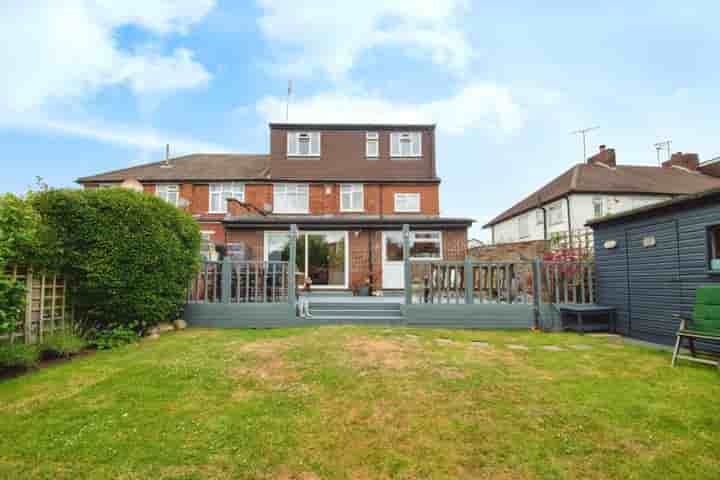 Casa para venda em Devonshire Road‚  London‚ NW7