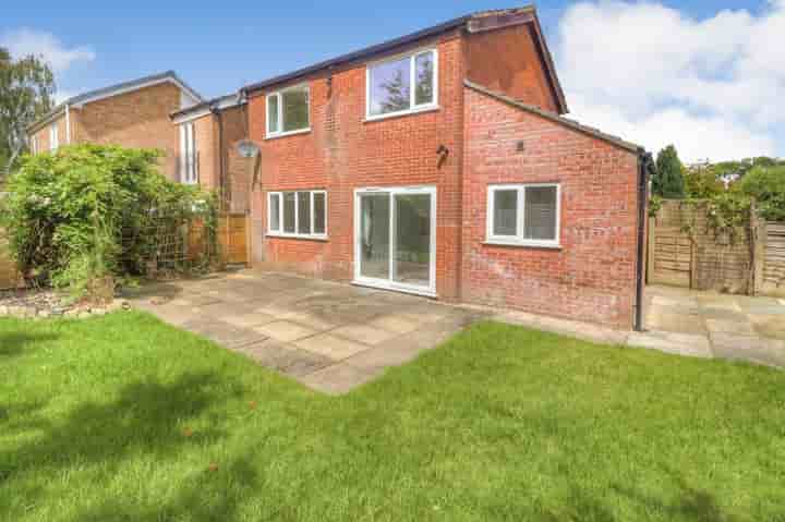 Casa para venda em Lowick Green‚  Stockport‚ SK6