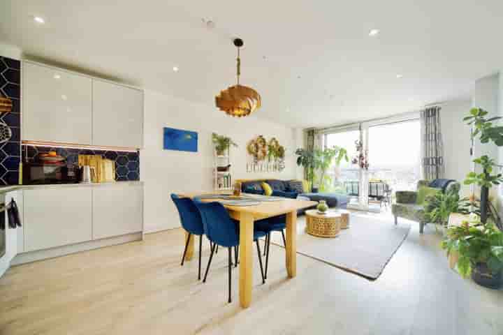 Apartamento para venda em Lismore Boulevard‚  London‚ NW9