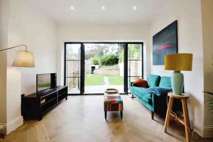 House for sale in Hayden Close‚  Barnet‚ EN5