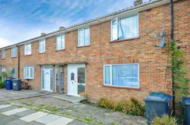 Maison à vendre à Bushfield Close‚  Edgware‚ HA8