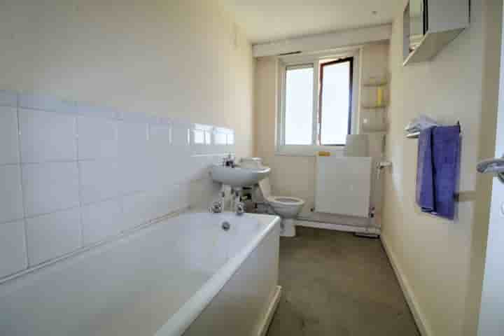 Apartment for sale in Adams Road‚  London‚ N17