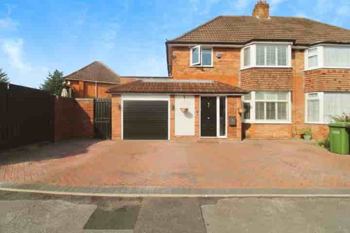 Casa para venda em Woodford Avenue‚  Birmingham‚ B36