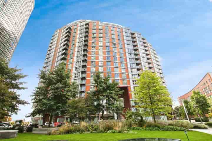 Apartment for sale in Fairmont Avenue‚  London‚ E14