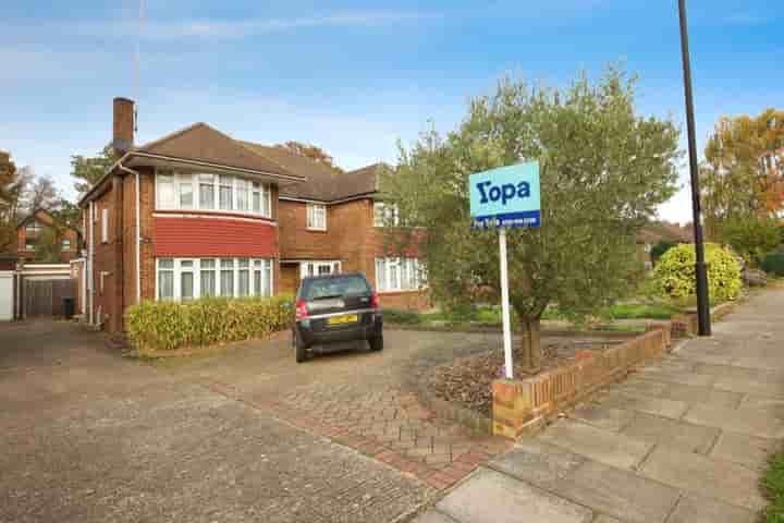 Casa para venda em The Vale‚  London‚ N14