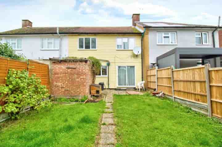 Casa para venda em Longtown Road‚  Romford‚ RM3