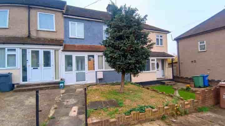 House for sale in Moore Avenue‚  Grays‚ RM20