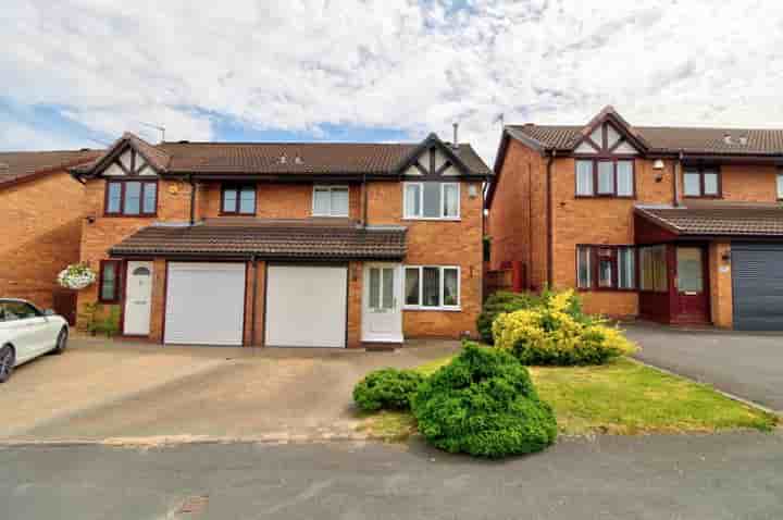 Дом для продажи в Woburn Drive‚  Brierley Hill‚ DY5