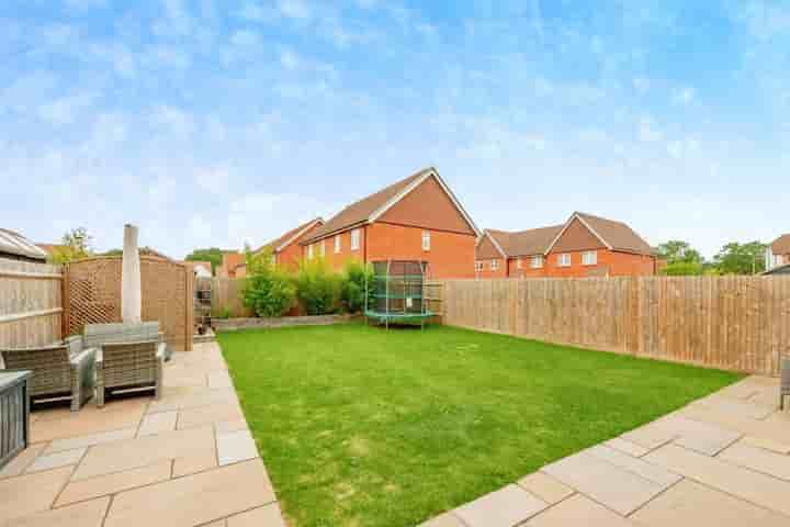 House for sale in Hoadley Road‚  Horley‚ RH6