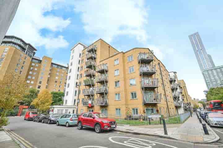 Apartment for sale in Hutchings Street‚  London‚ E14