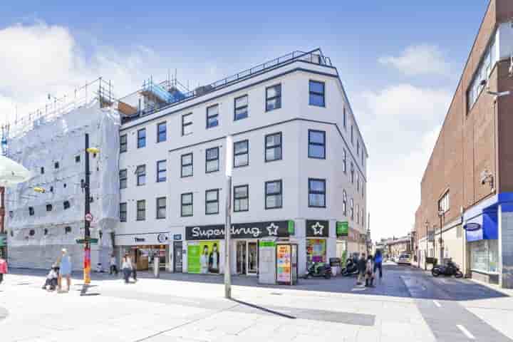 Apartment for sale in High Street‚  Slough‚ SL1