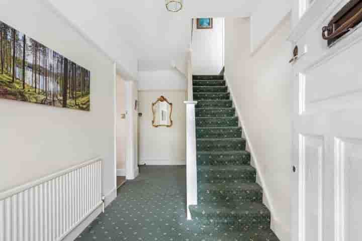 Дом для продажи в Fryston Avenue‚  Coulsdon‚ CR5