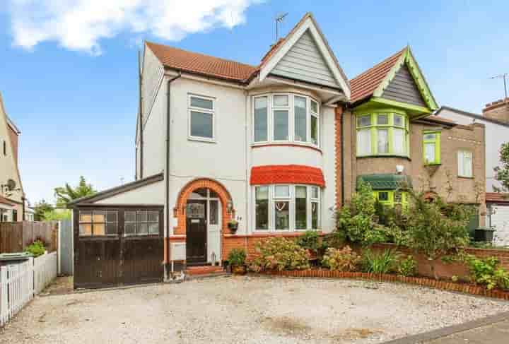 Casa para venda em Madeira Avenue‚  Leigh-on-sea‚ SS9