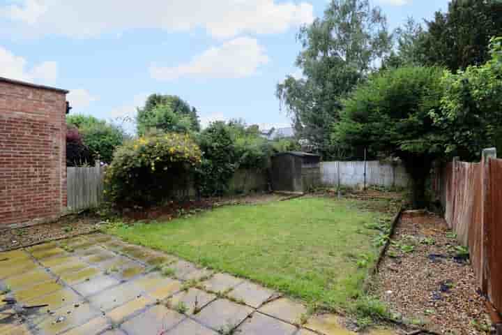 Casa para venda em Bushmoor Crescent‚  London‚ SE18