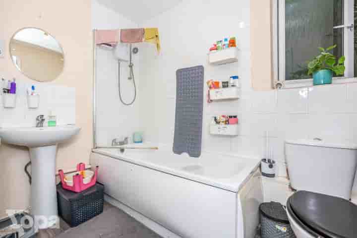 Apartment for sale in Sandcliff Road‚  Erith‚ DA8