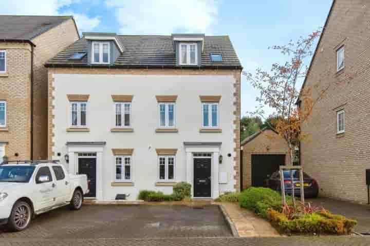 Casa para venda em Tudor Road‚  Bury St. Edmunds‚ IP32