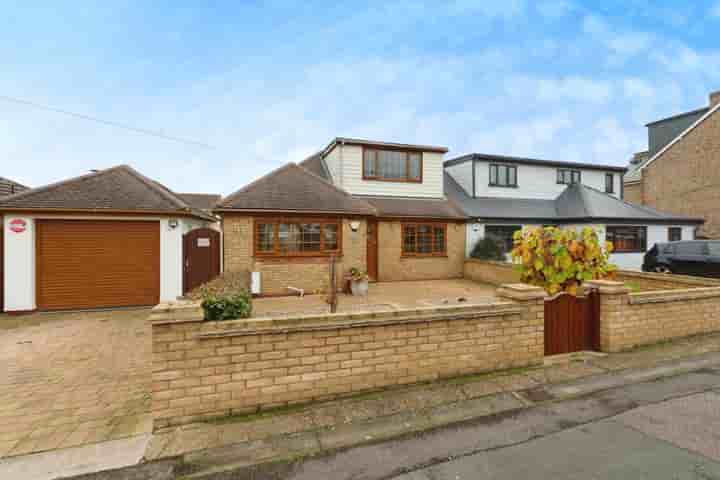 House for sale in Belmont Avenue‚  Wickford‚ SS12