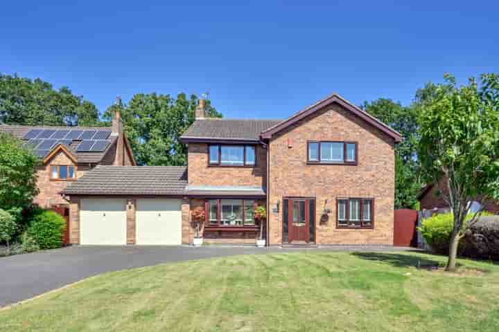 House for sale in Batten Walk‚  Stone‚ ST15