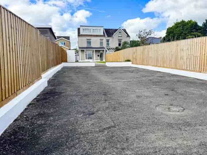 Hus till salu i Burrows Road‚  Neath‚ SA10