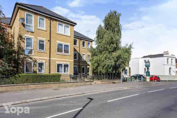 Apartment for sale in Wrotham Road‚  Gravesend‚ DA11