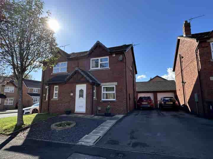 Casa para venda em Helmsley Close‚  Warrington‚ WA5