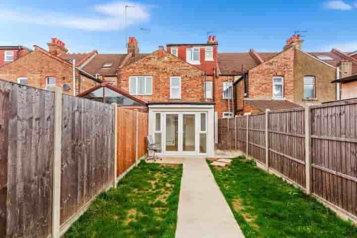 House for sale in Burnt Oak Broadway‚  Edgware‚ HA8