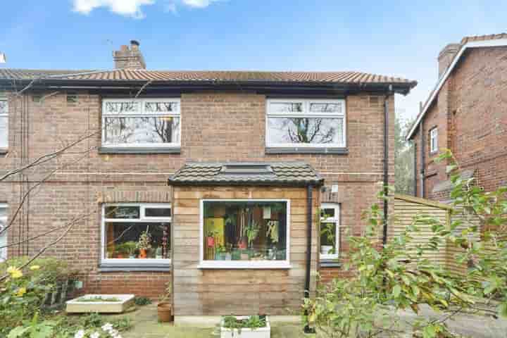 House for sale in Woodside View‚  Leeds‚ LS4