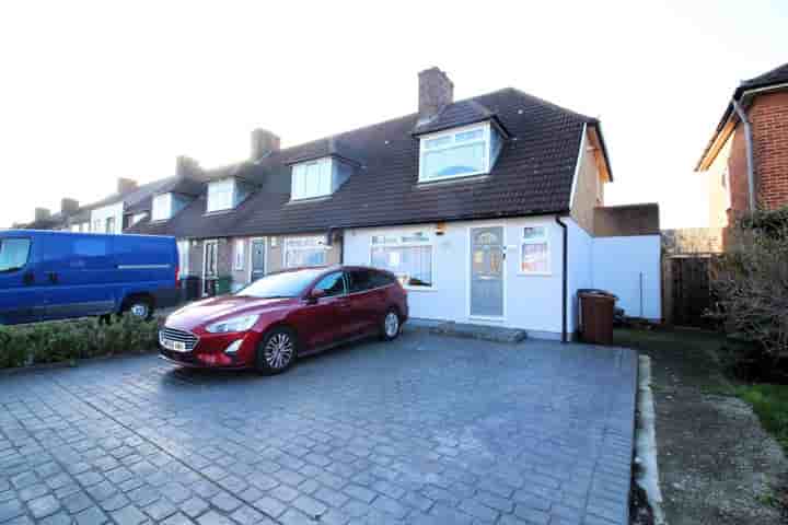 Maison à vendre à Valence Avenue‚  Dagenham‚ RM8