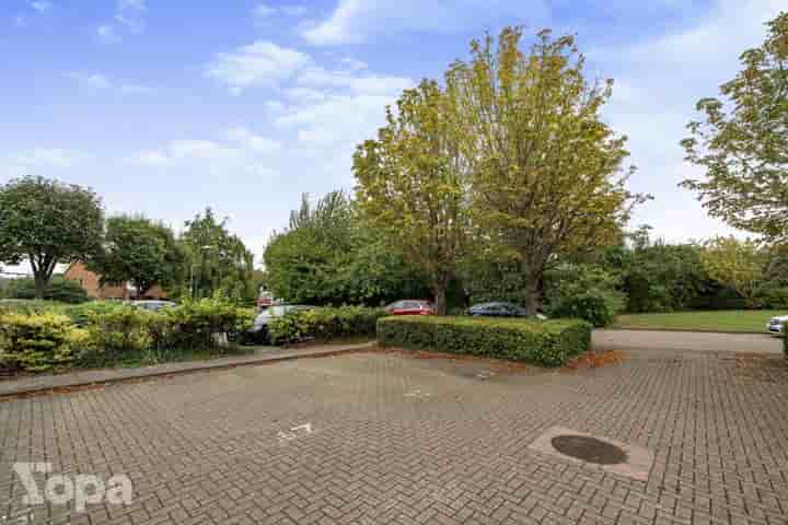 Apartment for sale in Chalice Way‚  Greenhithe‚ DA9