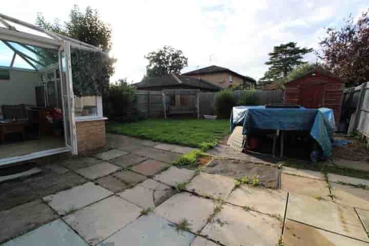 House for sale in Lunds Farm Road‚  Reading‚ RG5