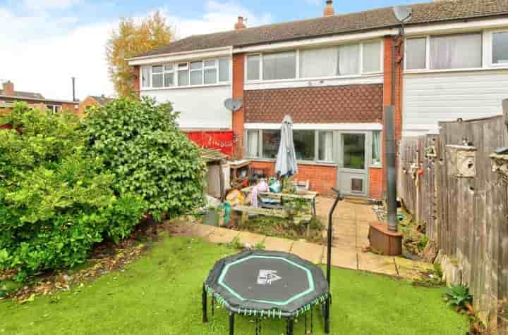 Casa para venda em Delph Drive‚  Brierley Hill‚ DY5