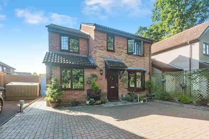 House for sale in Fringford Close‚  Reading‚ RG6