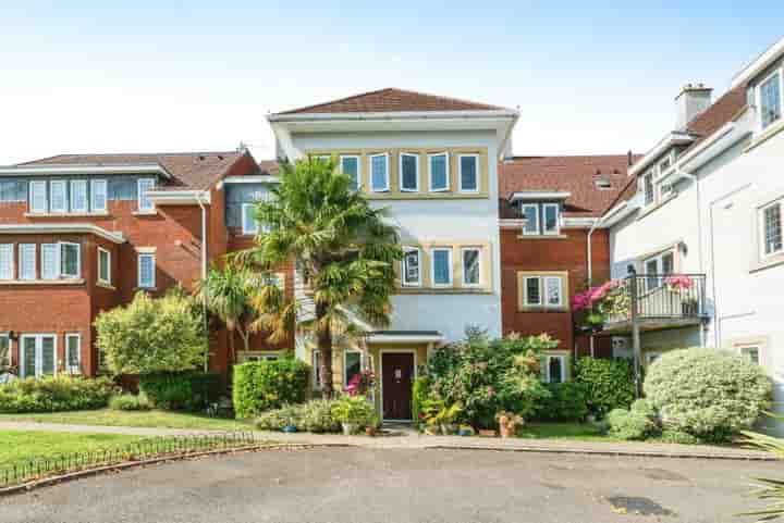 Apartment for sale in Camborne Road‚  Sutton‚ SM2