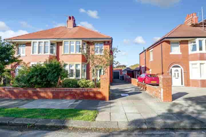 Casa para venda em Albany Road‚  Lytham St. Annes‚ FY8