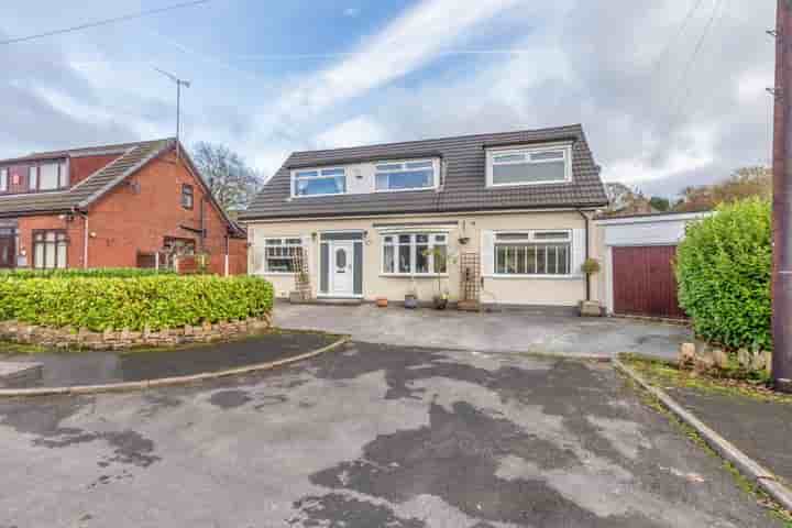 House for sale in Peels Avenue‚  Oldham‚ OL4