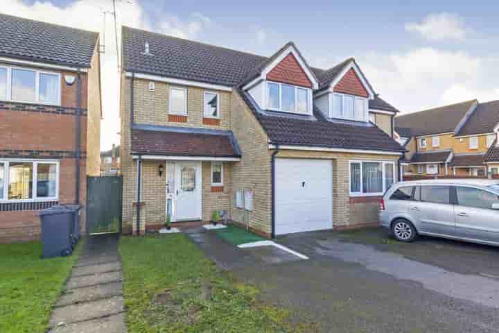 House for sale in Villiers Close‚  Luton‚ LU4